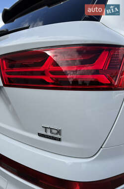 Внедорожник / Кроссовер Audi Q7 2016 в 