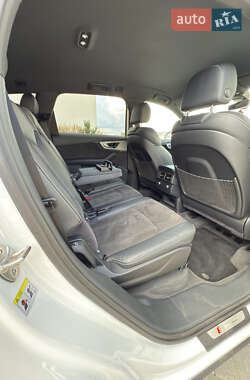 Внедорожник / Кроссовер Audi Q7 2016 в 