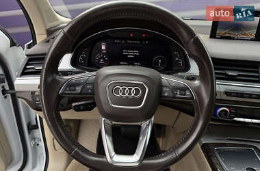 Позашляховик / Кросовер Audi Q7 2018 в 
