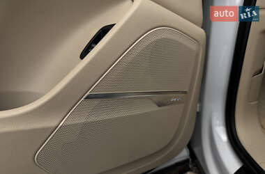 Позашляховик / Кросовер Audi Q7 2018 в 
