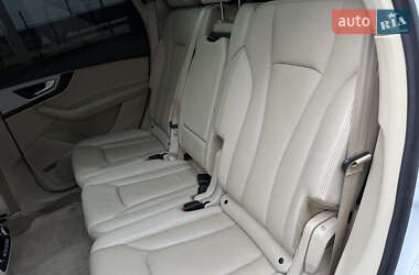 Позашляховик / Кросовер Audi Q7 2018 в 