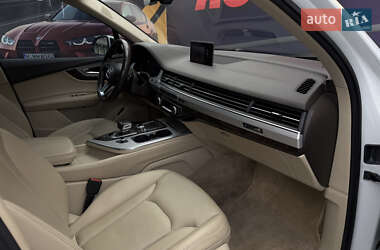 Позашляховик / Кросовер Audi Q7 2018 в 