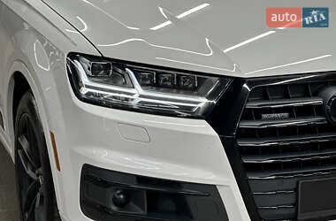 Внедорожник / Кроссовер Audi Q7 2016 в 