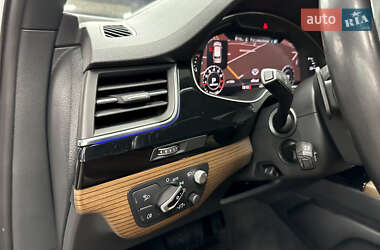 Внедорожник / Кроссовер Audi Q7 2016 в 