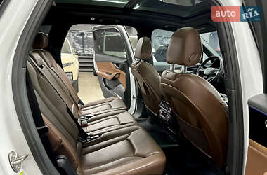 Внедорожник / Кроссовер Audi Q7 2016 в 