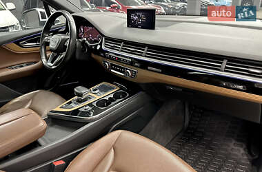 Внедорожник / Кроссовер Audi Q7 2016 в 