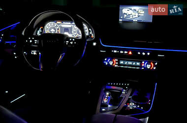 Внедорожник / Кроссовер Audi Q7 2016 в 
