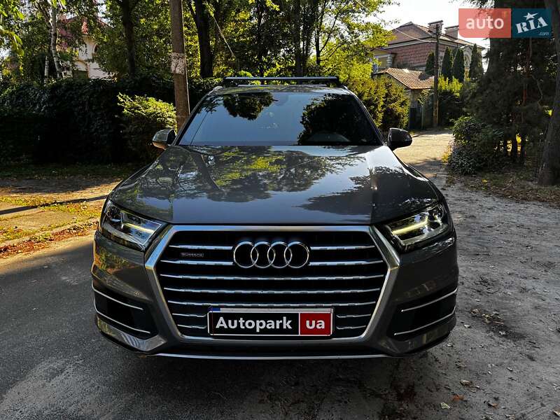 Позашляховик / Кросовер Audi Q7 2016 в Києві