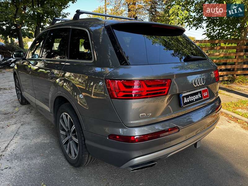 Позашляховик / Кросовер Audi Q7 2016 в Києві