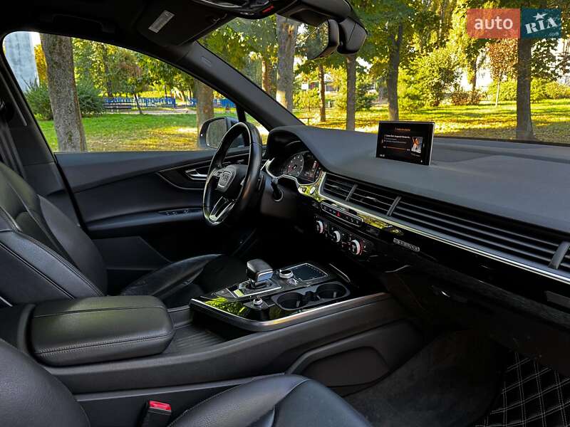 Позашляховик / Кросовер Audi Q7 2016 в Києві
