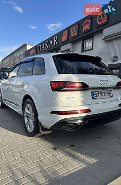 Внедорожник / Кроссовер Audi Q7 2020 в 
