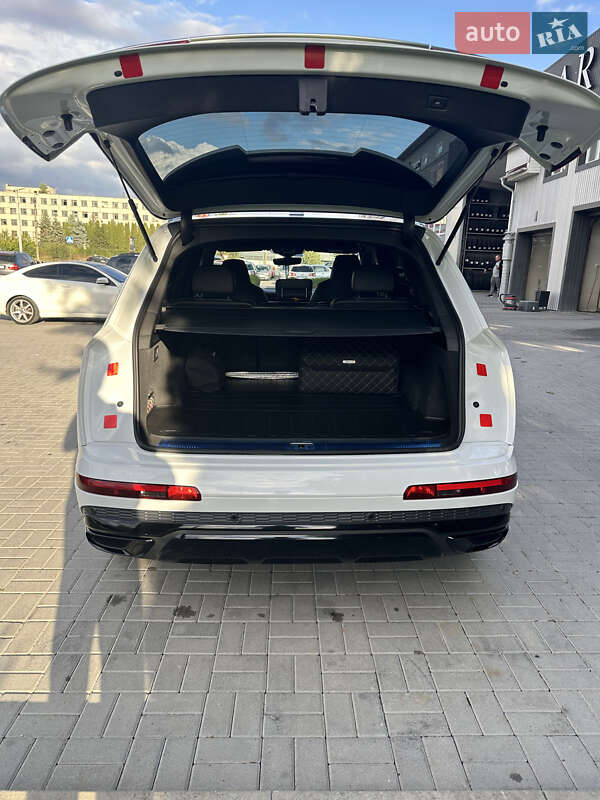 Позашляховик / Кросовер Audi Q7 2020 в Дунаївцях