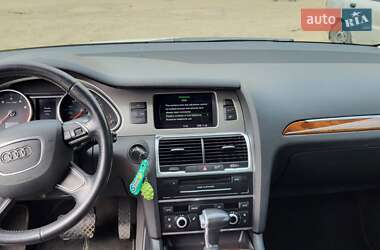 Позашляховик / Кросовер Audi Q7 2015 в 