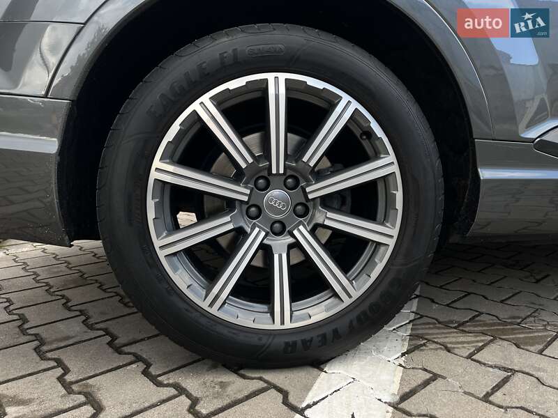 Внедорожник / Кроссовер Audi Q7 2016 в Луцке