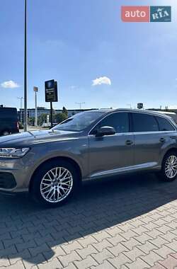Внедорожник / Кроссовер Audi Q7 2016 в 