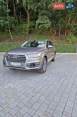 Внедорожник / Кроссовер Audi Q7 2016 в 