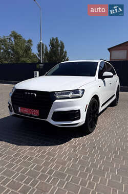 Позашляховик / Кросовер Audi Q7 2017 в 