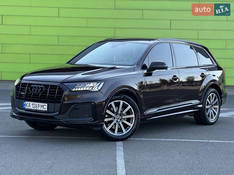 Позашляховик / Кросовер Audi Q7 2022 в 