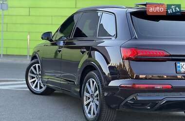 Позашляховик / Кросовер Audi Q7 2022 в 