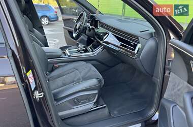 Позашляховик / Кросовер Audi Q7 2022 в 