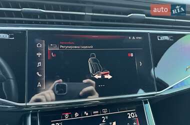 Позашляховик / Кросовер Audi Q7 2022 в 