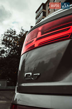 Внедорожник / Кроссовер Audi Q7 2016 в 