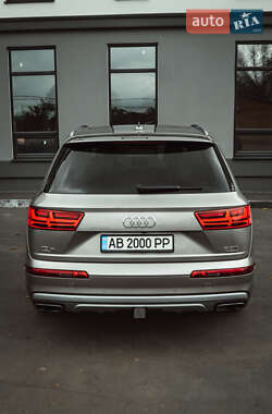 Внедорожник / Кроссовер Audi Q7 2016 в 