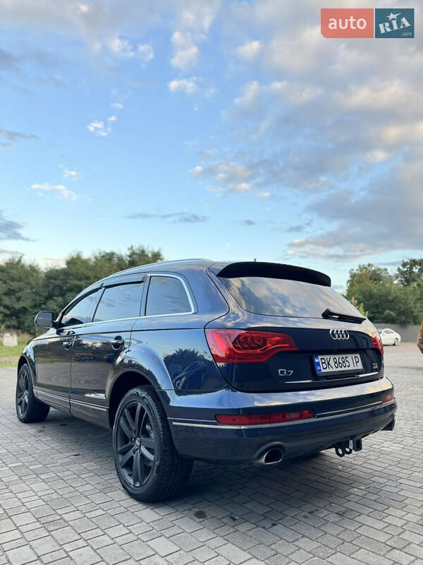 Позашляховик / Кросовер Audi Q7 2012 в Сарнах