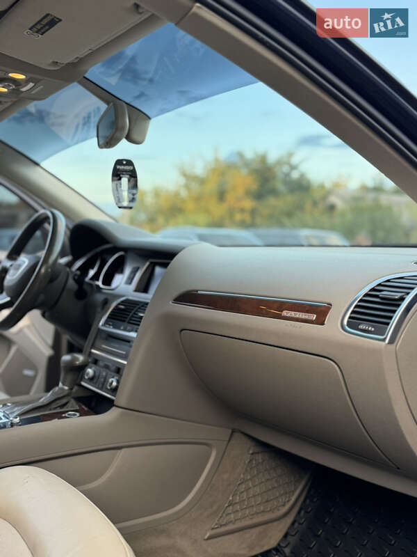 Позашляховик / Кросовер Audi Q7 2012 в Сарнах
