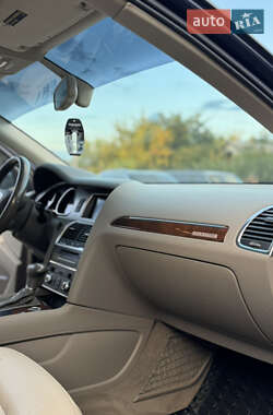 Позашляховик / Кросовер Audi Q7 2012 в 