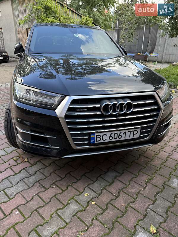 Внедорожник / Кроссовер Audi Q7 2019 в 