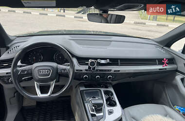 Внедорожник / Кроссовер Audi Q7 2017 в 