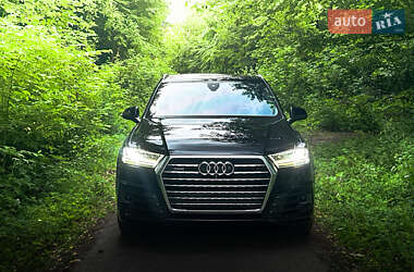 Внедорожник / Кроссовер Audi Q7 2016 в 