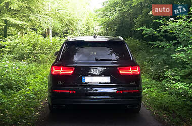Внедорожник / Кроссовер Audi Q7 2016 в 