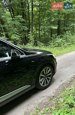 Внедорожник / Кроссовер Audi Q7 2016 в 