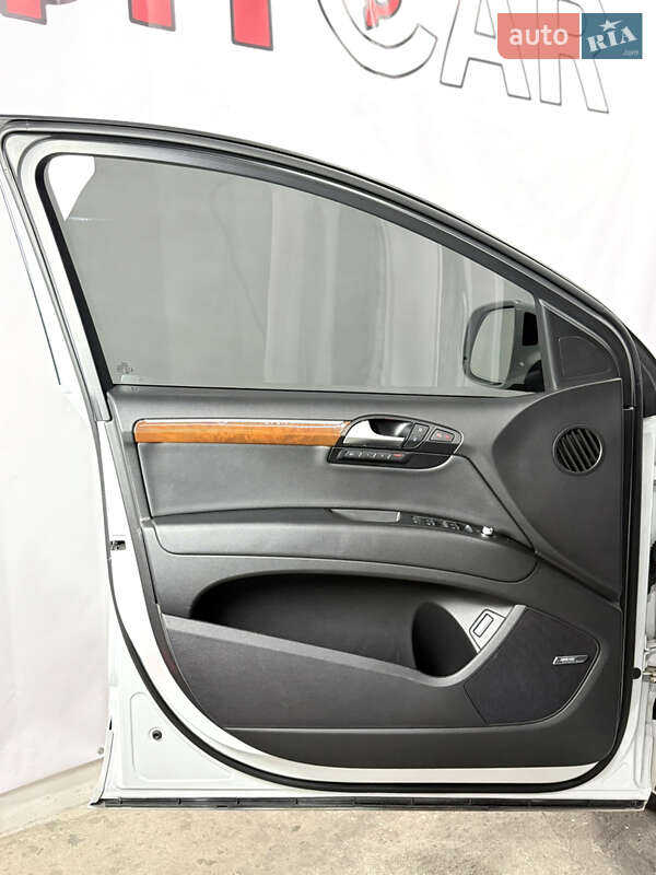 Позашляховик / Кросовер Audi Q7 2013 в Одесі