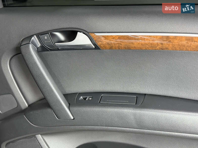 Позашляховик / Кросовер Audi Q7 2013 в Одесі