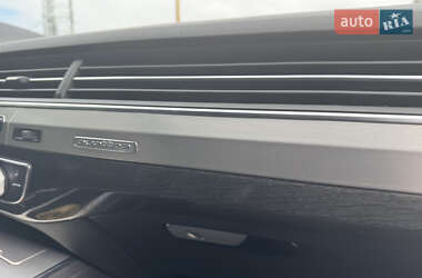 Позашляховик / Кросовер Audi Q7 2017 в 