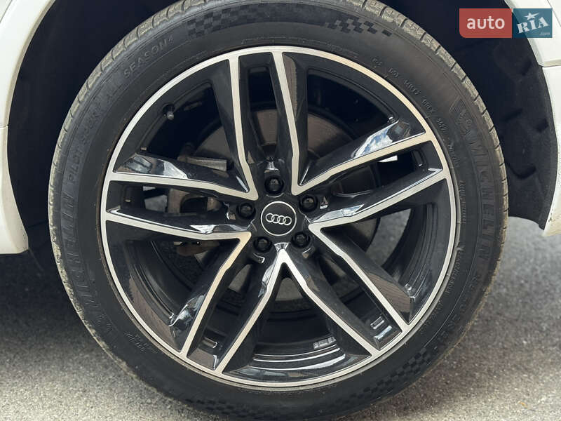 Внедорожник / Кроссовер Audi Q7 2017 в Киеве