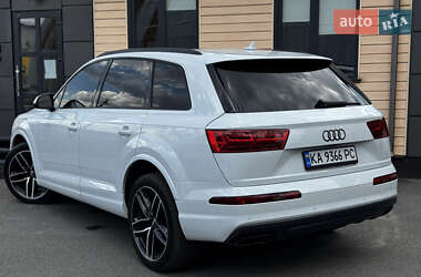 Внедорожник / Кроссовер Audi Q7 2017 в 