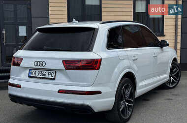 Внедорожник / Кроссовер Audi Q7 2017 в 