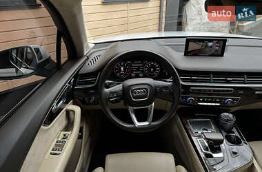 Внедорожник / Кроссовер Audi Q7 2017 в 