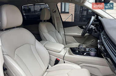 Внедорожник / Кроссовер Audi Q7 2017 в 