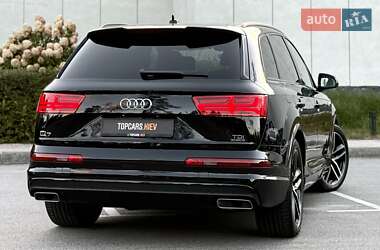 Позашляховик / Кросовер Audi Q7 2017 в 