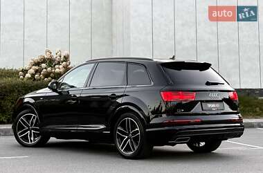 Позашляховик / Кросовер Audi Q7 2017 в 