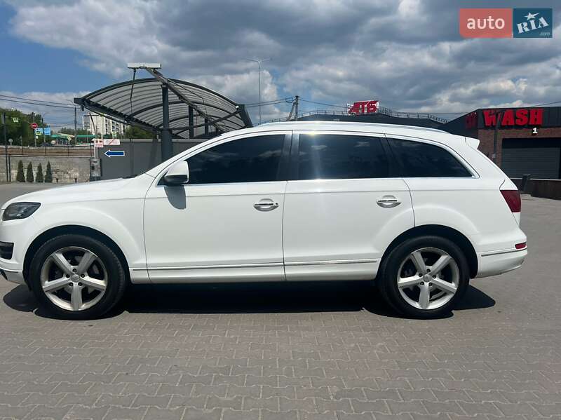 Позашляховик / Кросовер Audi Q7 2010 в 