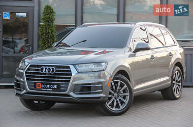 Внедорожник / Кроссовер Audi Q7 2016 в 