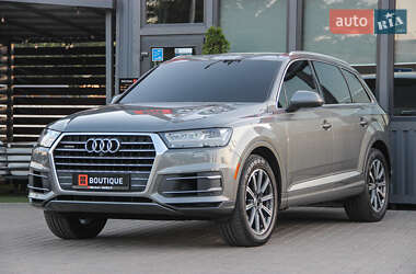 Внедорожник / Кроссовер Audi Q7 2016 в 
