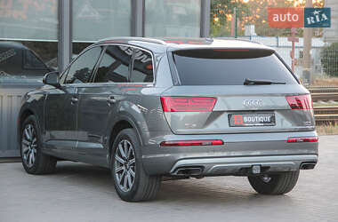 Внедорожник / Кроссовер Audi Q7 2016 в 