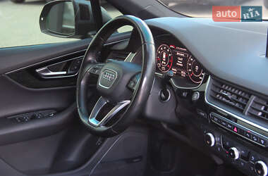 Внедорожник / Кроссовер Audi Q7 2016 в 